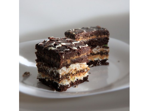 Prajitura cu ciocolata, unt, cacao si migdale